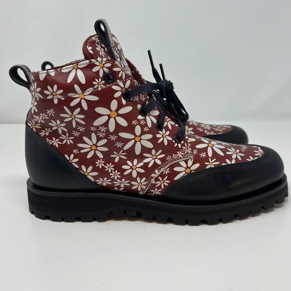 NWT Shindigs Women's Red Combat Boots Sz. 10 B Chunky Vibram Sole Lug Tread - Picture 1 of 12